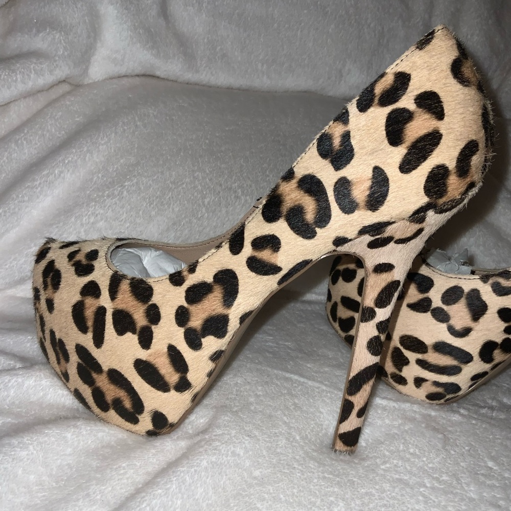 STEVE MADDEN Leopard Print ULTRA-HIGH Heels-GORGEOUS!